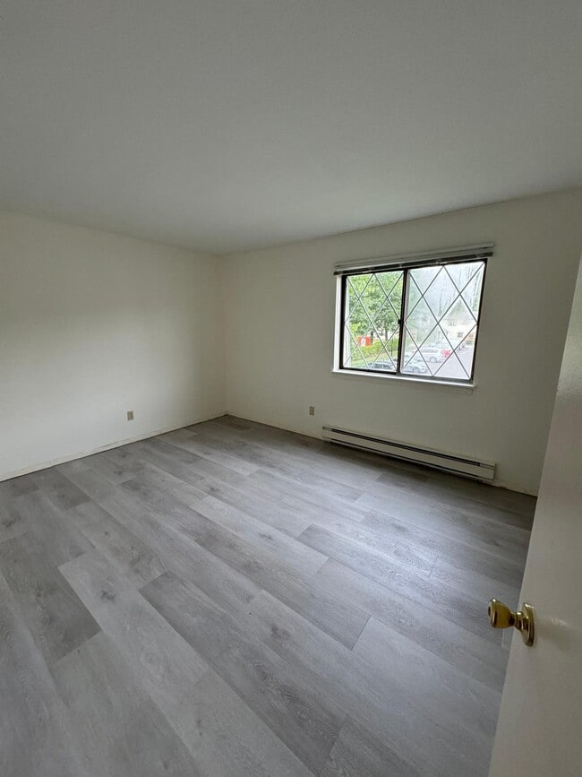 Building Photo - 170 E Hadley Rd