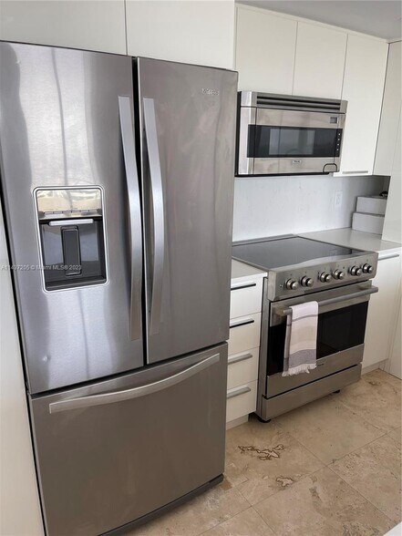 Building Photo - 8911 Collins Ave