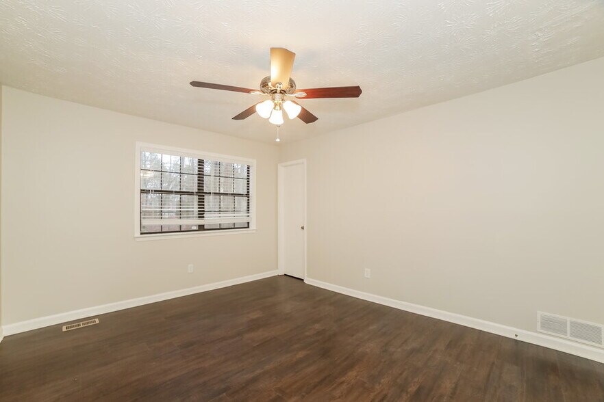 Building Photo - 1620 Olde Spring Trail