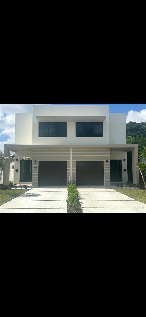 Building Photo - 740 NW 24th Ct