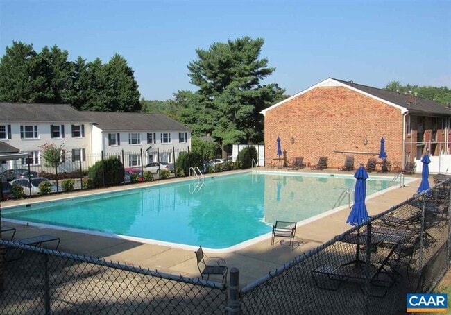 Building Photo - Hessian Hills first-floor Condo 2bed/1bath rental