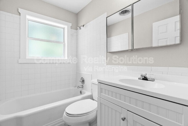 Building Photo - 1144 Northdale Ave