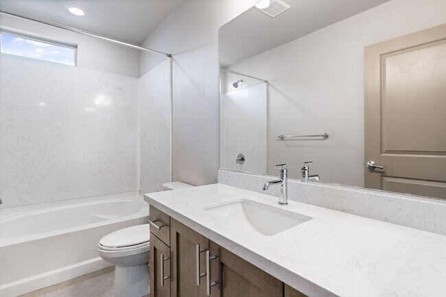 Building Photo - stunning 3-bedroom, 2.5-bathroom Tri Level Home