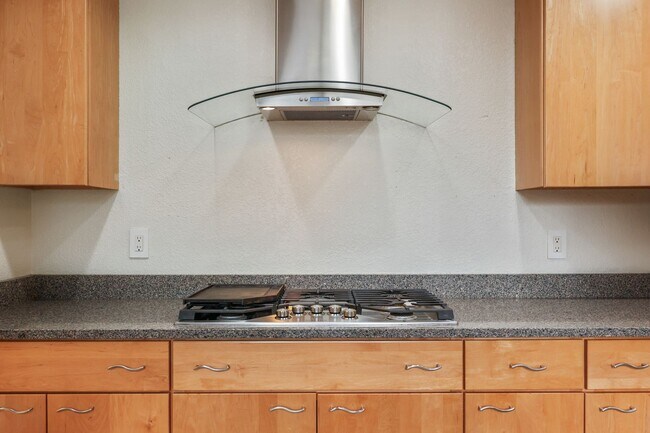 Building Photo - Move in ready, 3 bedroom rambler - Olympia School District