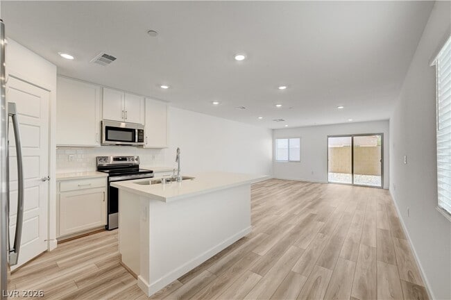 Building Photo - 2124 Abraham Ave