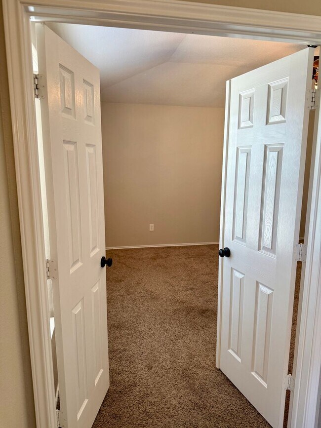 Building Photo - 5704 Drystone Ln