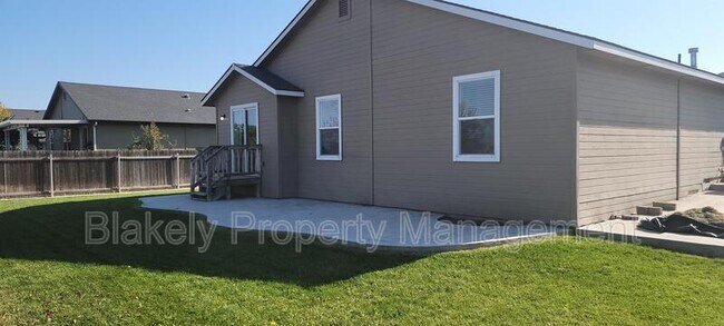 Building Photo - 7872 E Drouillard St