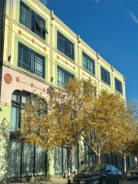 Primary Photo - 2201 Locust St