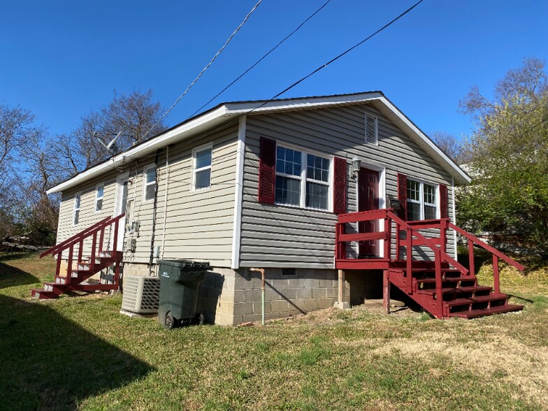 Primary Photo - 706 S Grove St