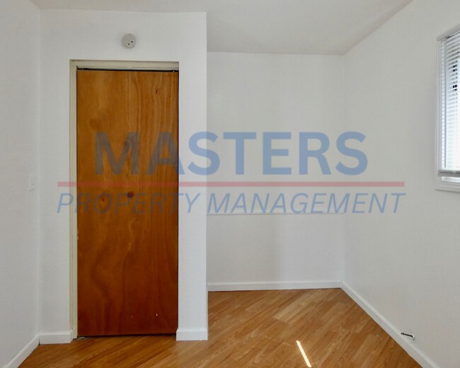 Building Photo - Spacious 4-Bedroom Home with 2 Full Baths & Detached Garage