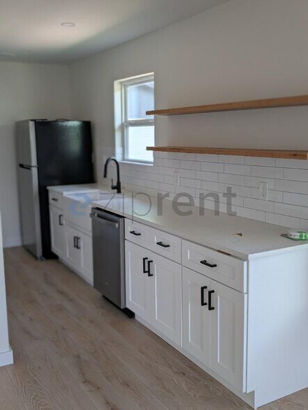 Building Photo - Unit