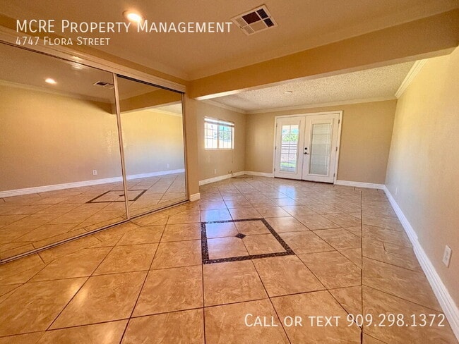 Building Photo - 4747 Flora St