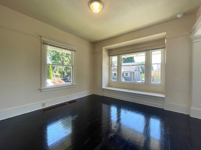 Building Photo - Central NE House with Basement, Hardwood F...
