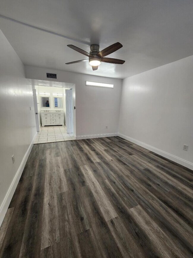 Building Photo - 4384 NW 9th Ave