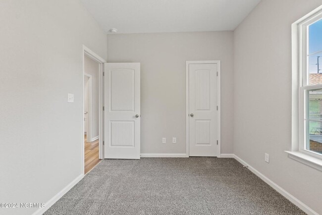 Building Photo - 704 Harney St