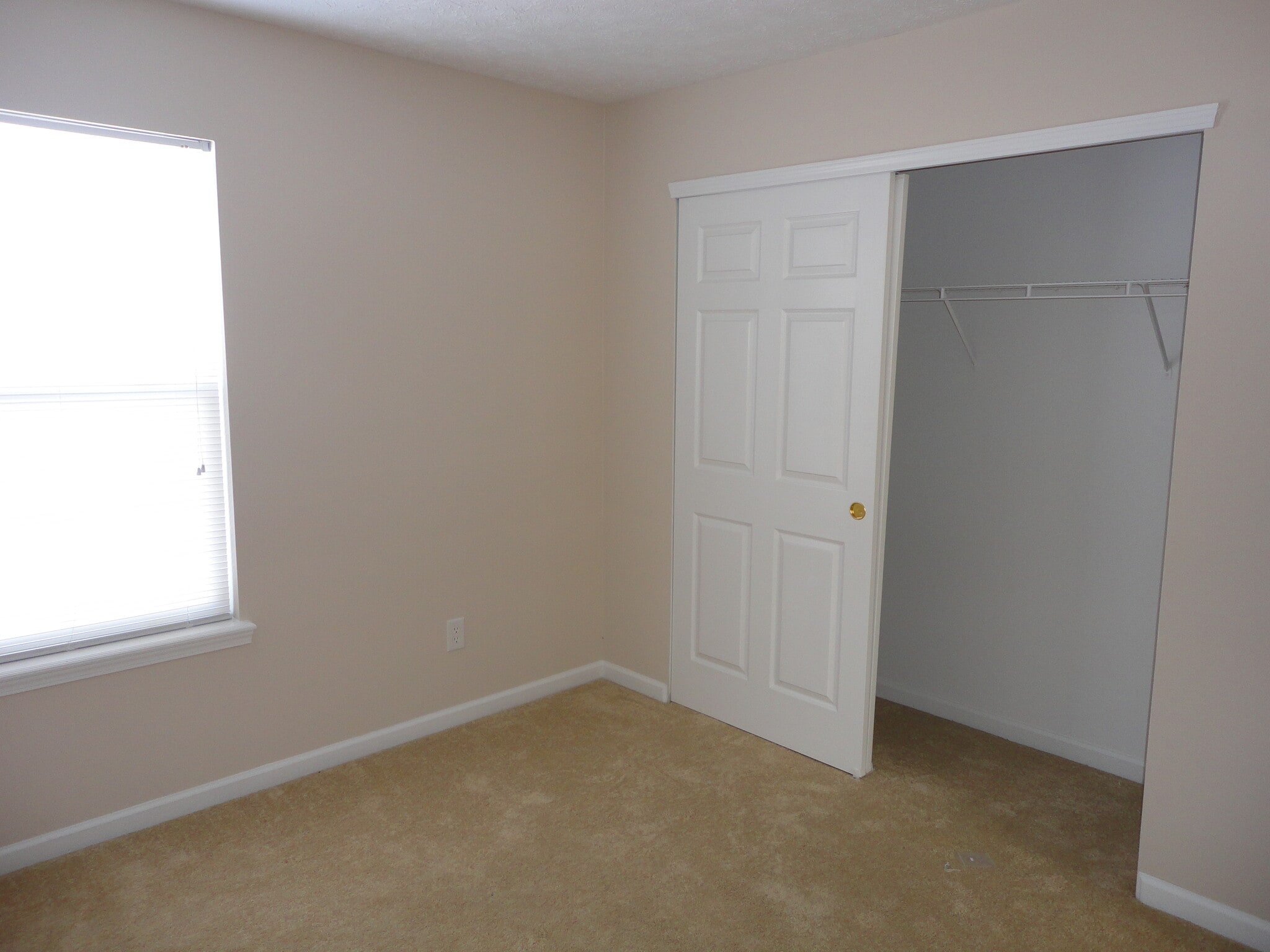 Building Photo - 2820 Dawnlake Dr