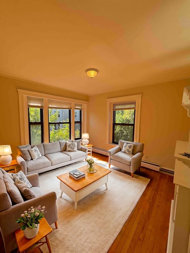 Building Photo - Avl 9/1 - Porter Sq 3.5BR, hot water inc, updated kitchen!