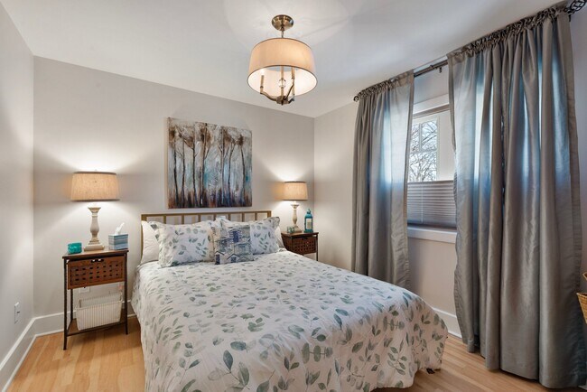 Building Photo - 21253 Lake George Blvd