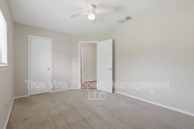 Building Photo - 6810 Saharastone Dr