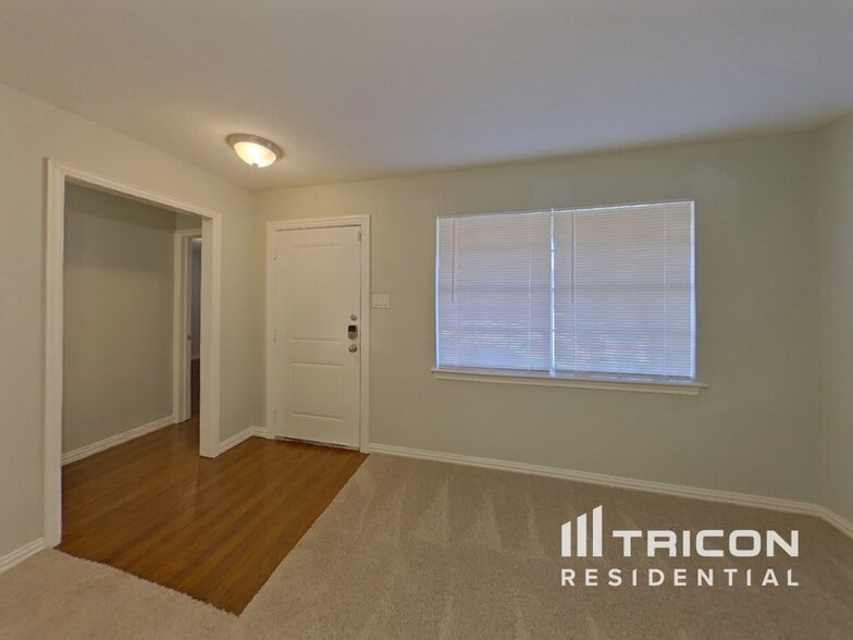 Building Photo - 126 Tharp St