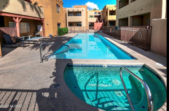 Lap pool and spa - 1810 E Blacklidge Dr