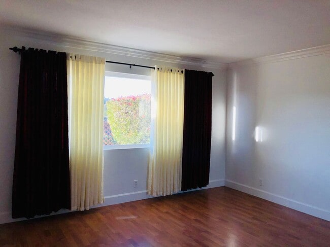 Building Photo - 205 Via Montego