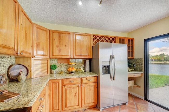 Building Photo - 12561 Shoreside Ln