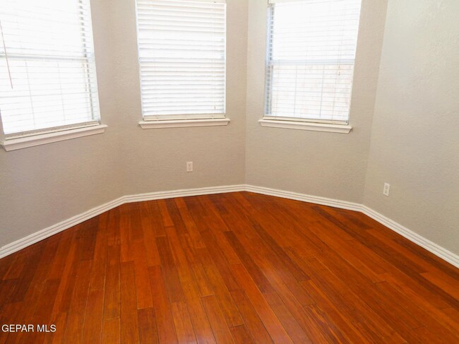 Building Photo - 2120 Greenlee Dr
