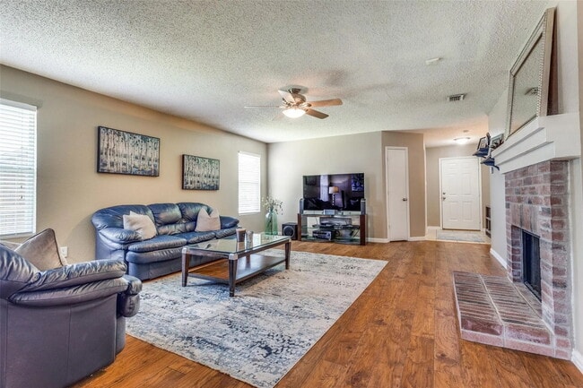 Building Photo - 4612 Wedgewood Dr