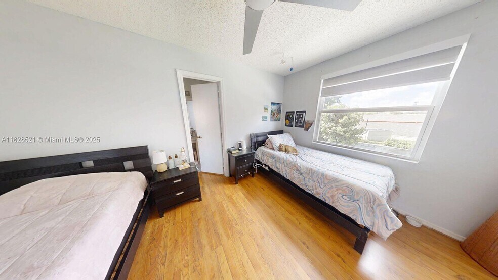 Building Photo - 8422 SW 44th Pl