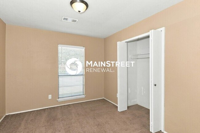 Building Photo - 3 Bedroom Pet-Friendly Home in Grand Prairie, TX with Main Street Renewal