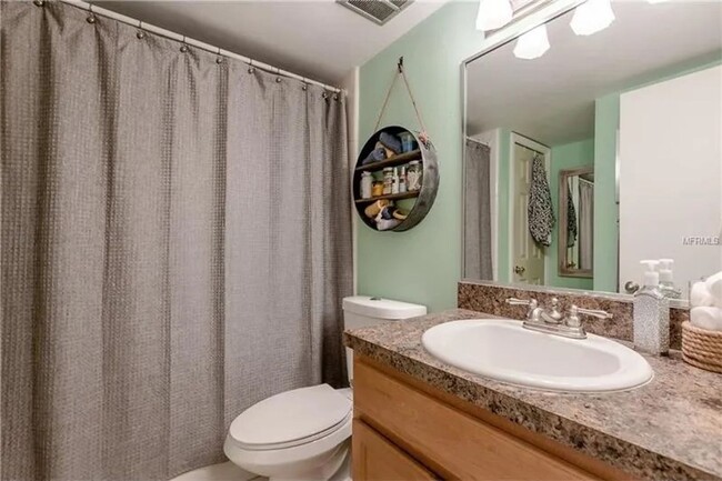 Building Photo - 2 Bedroom 1.5 Bath Urban Retreat Near the ...