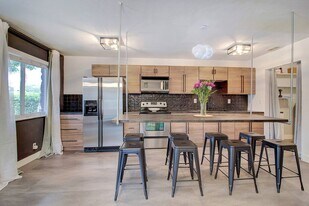 Building Photo - 921 Orange Is