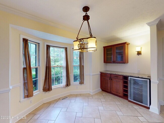 Building Photo - 464 Summerlea Dr