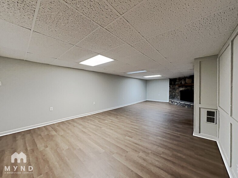 Building Photo - 1840 Westridge Dr