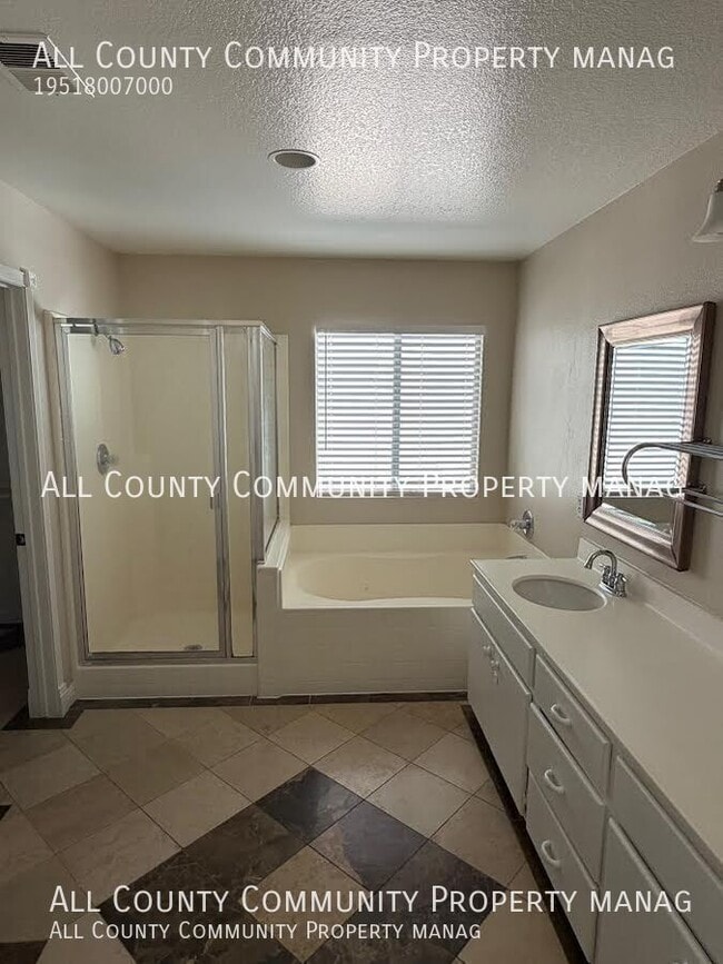 Building Photo - 42176 Chestnut Dr