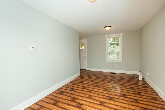 Building Photo - 2 Bed, 2 Bath Farmhouse-Style Home in Kear...