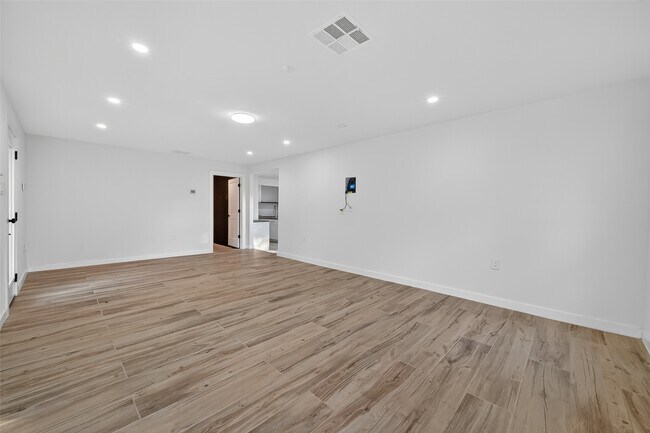 Building Photo - 3333 Calumet St