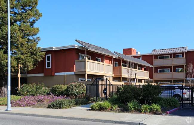 Building Photo - Eden Lodge