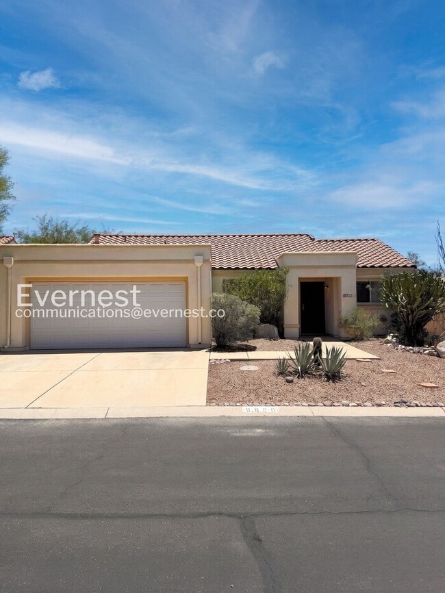 Building Photo - 2 Bed/2 Bath Home with Fenced Yard & Garage / Pet-Friendly / Vouchers Accepted / Available Soon!