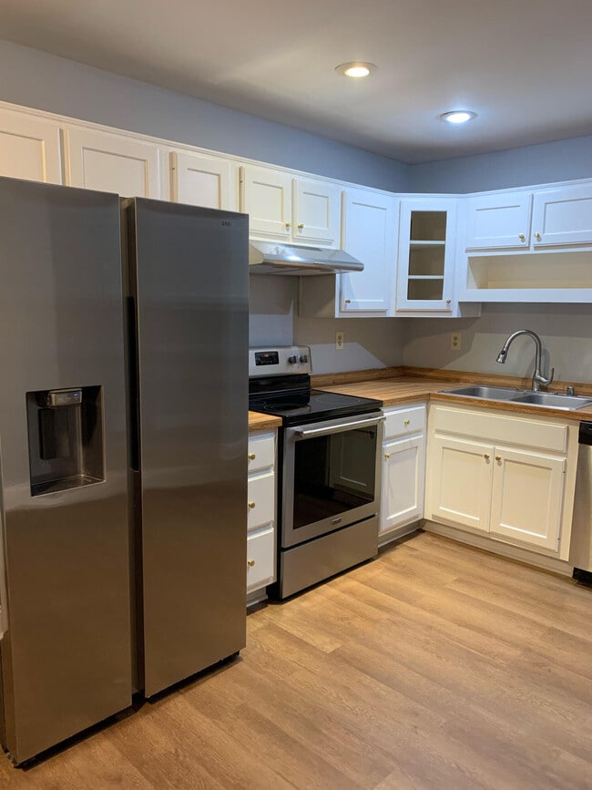 Building Photo - 929 Woodglen Ct