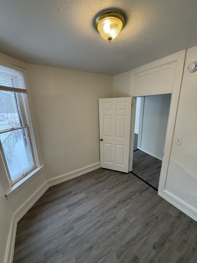 Building Photo - 74 Jessamine Ave W