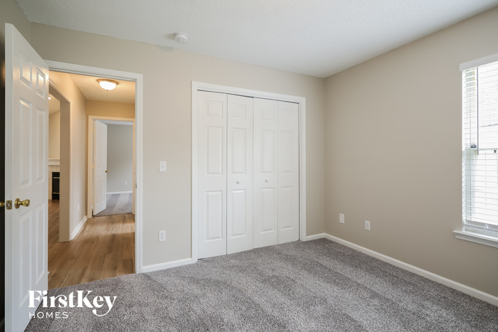 Building Photo - 10677 Talon Ct