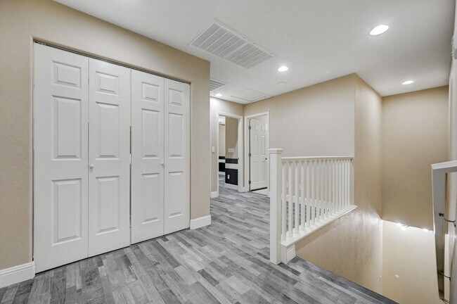 Building Photo - Beautiful 3BR Toscana Home