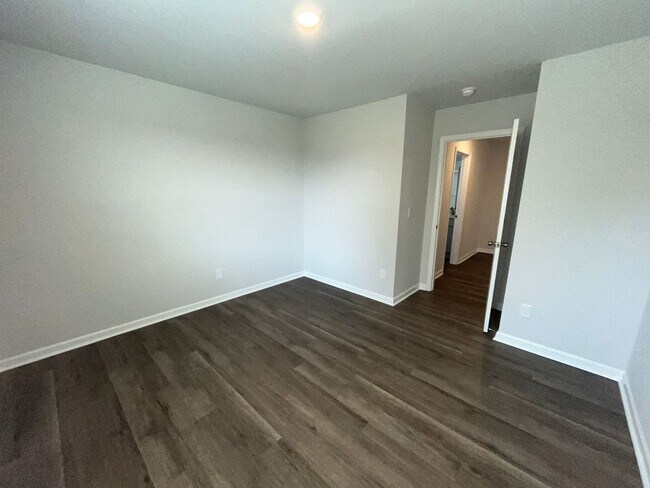 Building Photo - 503 Sandy Holw Dr