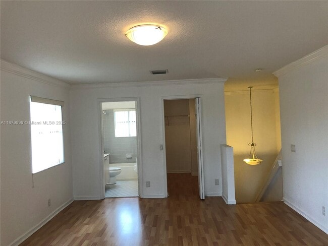 Building Photo - 693 Live Oak Ln
