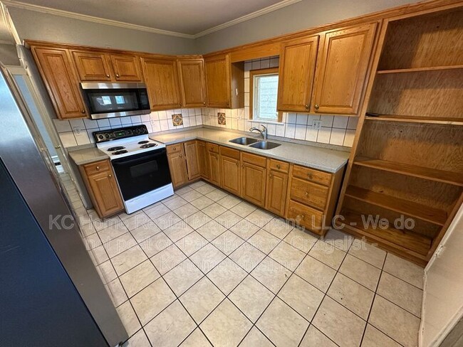 Building Photo - 5105 Walnut St