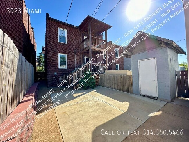 Building Photo - 3923 Miami-