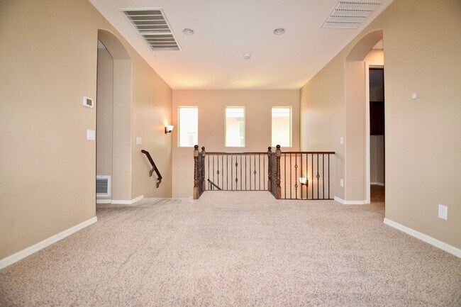 Building Photo - Beautiful 3 bedroom with a loft in Cooley Station!