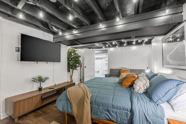 Building Photo - 4945 N Euclid Ave